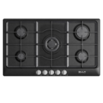 بولم BULM – سطح بلت إن غاز إيطالي 90 سم لون أسود كامل، تحكم يدوي أمامي سهل الاستخدام، إشعال إلكتروني سريع، دعامات أواني من الحديد الزهر لثبات عالي، أنظمة أمان متكاملة للاستخدام الآمن، تصميم للمطابخ الحديثة، صناعة إيطالية عالية الجودة – موديل B95-545NERO