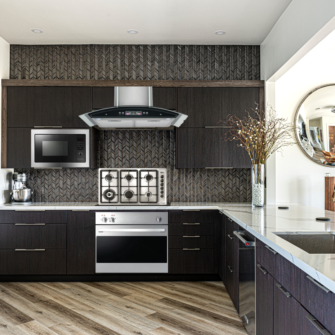 Q2UdPPcrOBYRLNgJFqFoy2S8u3iIlnClrXPKYokN.webp بكج أجهزة مطبخ بلت ان من منجنتي الإيطالية MANEGHNETTI - (شفاط + ميكرويف + مسطح + فرن ) - الصورة 1