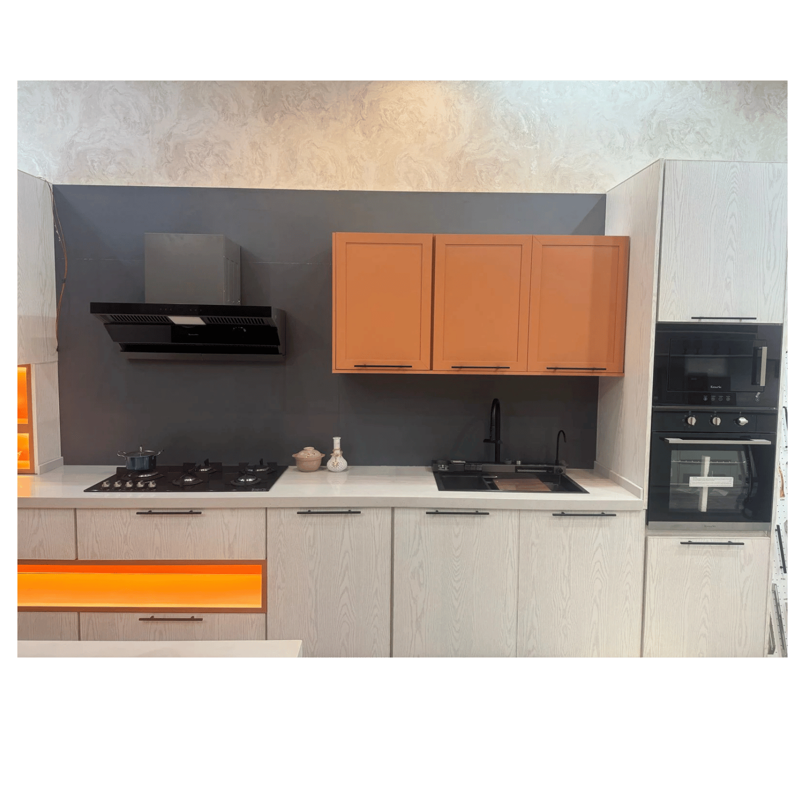 QKko9ojbZ3rQ3ewJAKVMXK9IH5wTQOuVw0RntnQD.webp بكج أجهزة مطبخ بلت ان من كيتشن نت - KITCHEN NET - ( شفاط + سطح + ميكرويف ) - الصورة 1