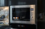 ⁦كيتشن لاين مايكرويف بلت إن 28 لتر 1000 واط - AG928B8V⁩ - الصورة ⁦7⁩